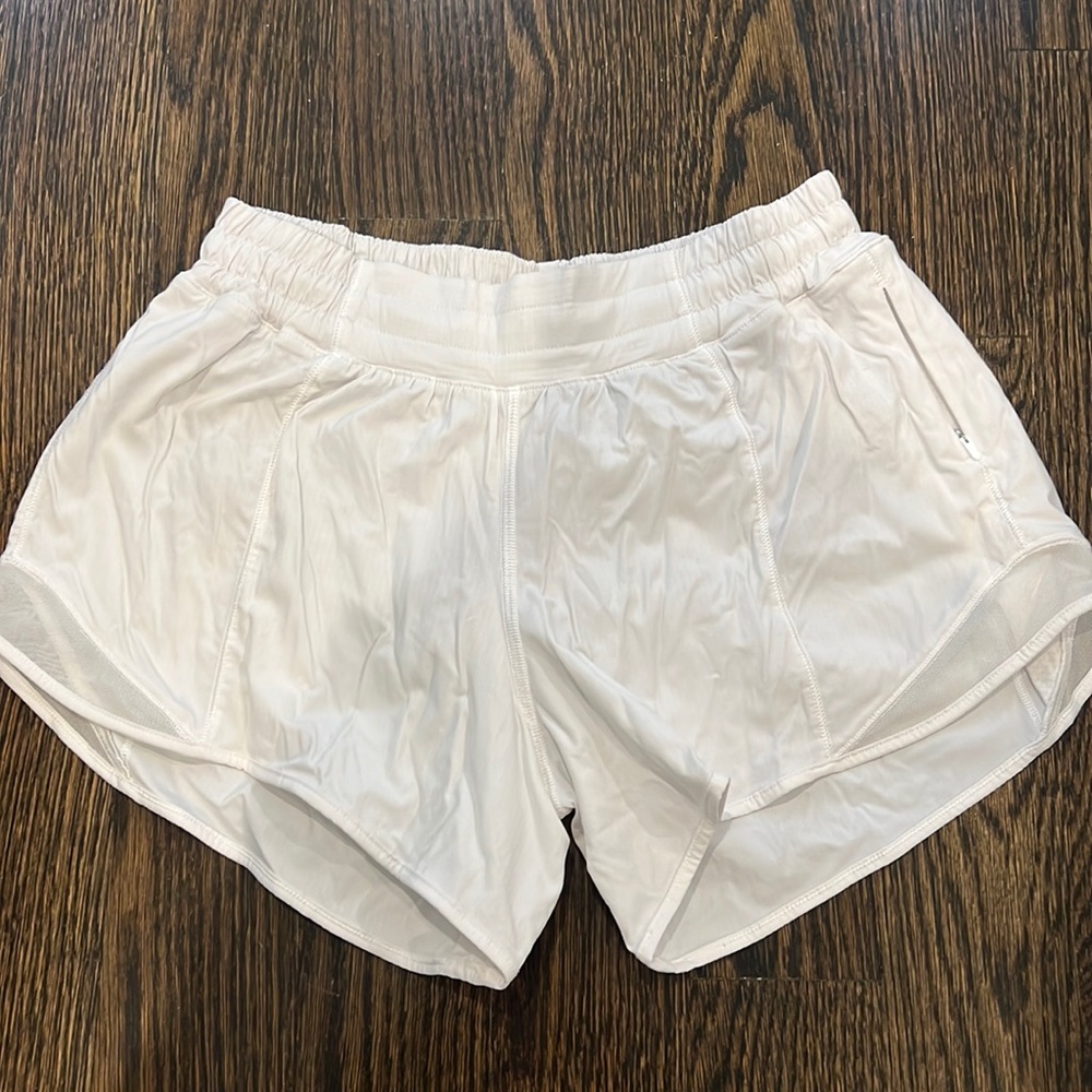 Lulu lemon low rise hotty hot short size 4